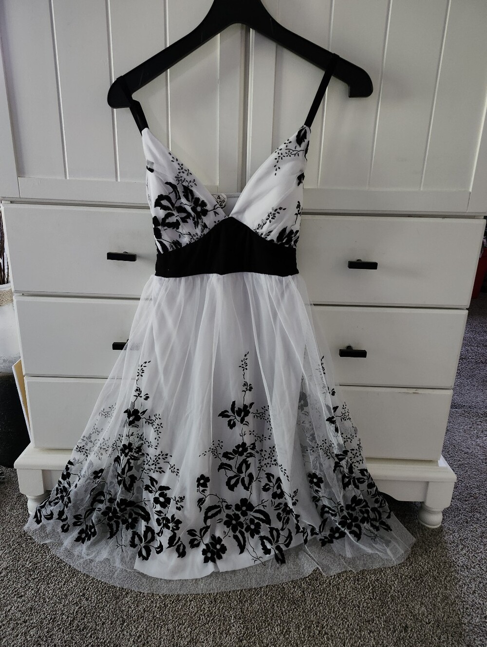 Spaghetti Strap A-Line Dress with Floral Embroidery Lined Sz M White/Black